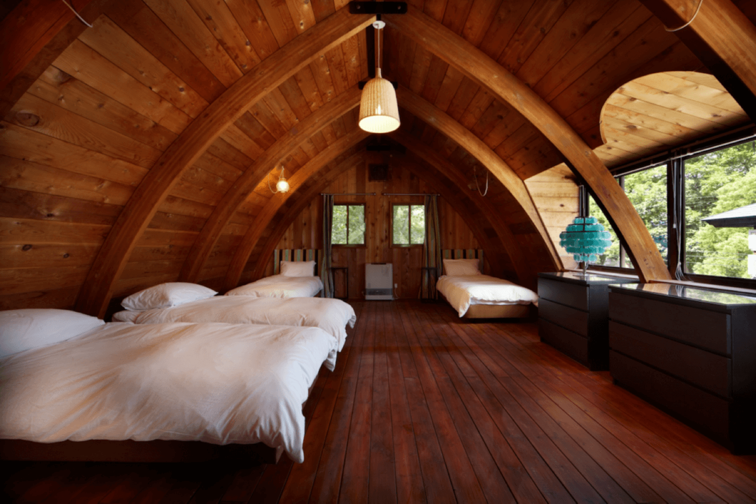 Mountain cabin 山小屋 山の上で篭る、断崖の上のシンプルな山小屋「Mountain cabin by
